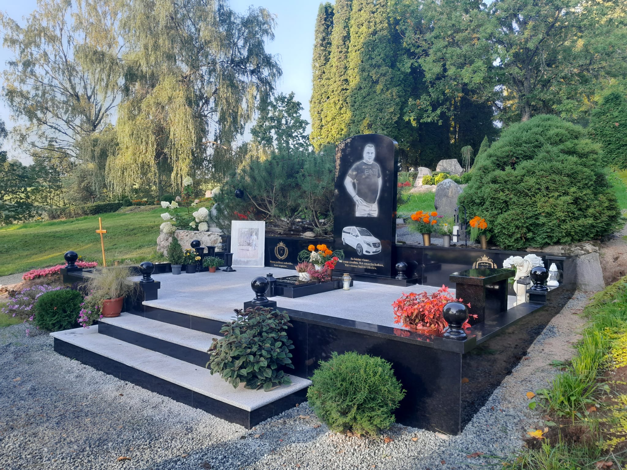 Widespread Jelgava kapu pieminekļi veido emocionālas piemiņas visā Latvijā