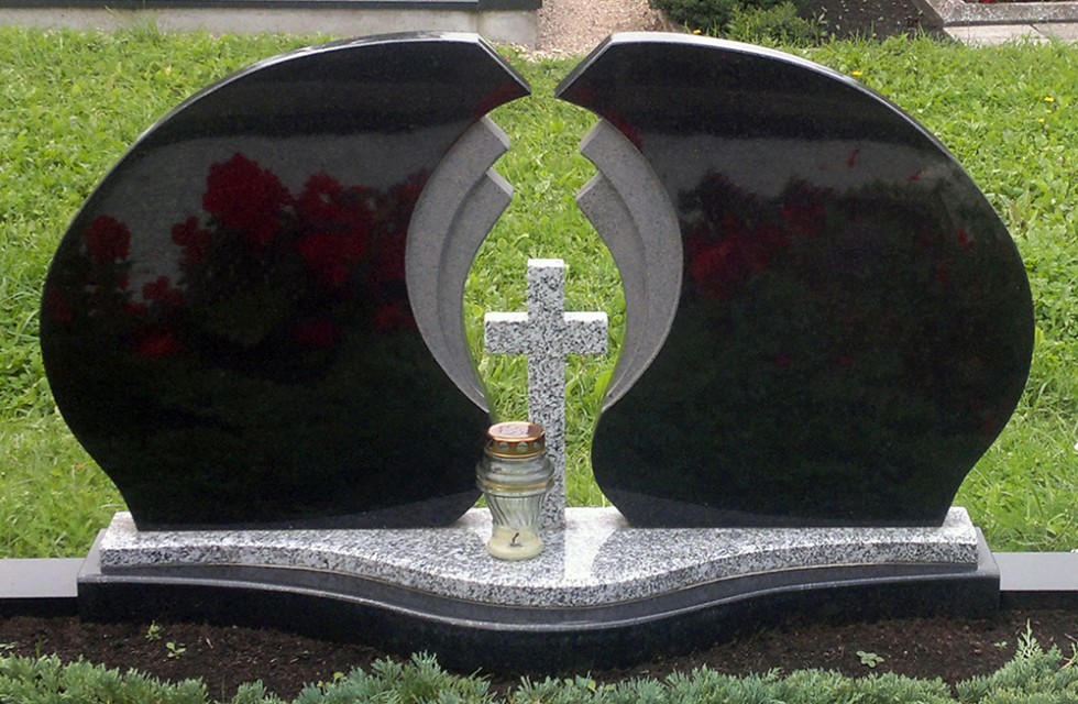 Piemiņas stāsti granīta kapu pieminekļos