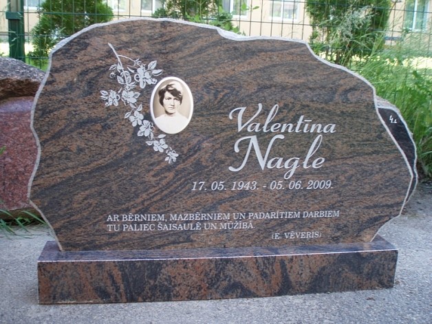 Slepenie simboli kapu pieminekļos krustos, ko atklāt jums jāuzzina